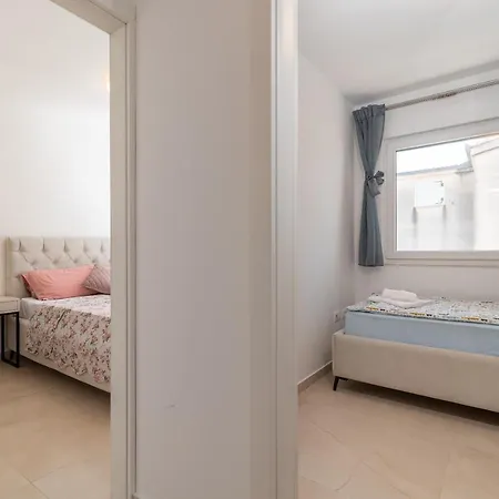 شقة Bonaca تروغير